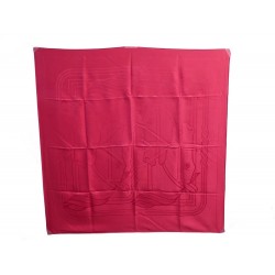 NEUF FOULARD HERMES QUADRIGE 100% SOIE FRAMBOISE + BOITE 