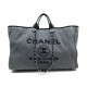 SAC A MAIN CHANEL DEAUVILLE SHOPPING XL 50 CM CABAS TOILE GRISE HAND BAG 3800€