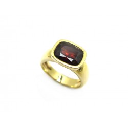 BAGUE OR JAUNE SERTIE PIERRE GRENAT 7.7 GR 