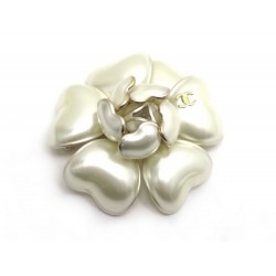 RARE BROCHE CHANEL CAMELIA EN NACRE 