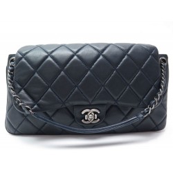 SAC A MAIN CHANEL FERMOIR BOY BANDOULIERE EN CUIR MATELASSE BLEU NUIT BAG 4650€