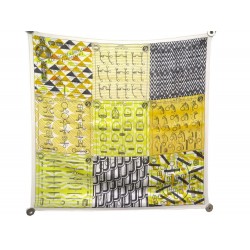 FOULARD HERMES MANUFACTURE DE BOUCLERIES ET D EPERONNERIE 70 CM SOIE JAUNE 270€