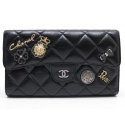 PORTEFEUILLE CHANEL TIMELESS LUCKY CHARMS EN CUIR MATELASSE NOIR PORTE MONNAIE 