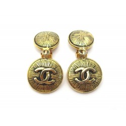 VINTAGE BOUCLES D OREILLES CHANEL PENDANTES LOGO CC EN METAL DORE EARRINGS 570€