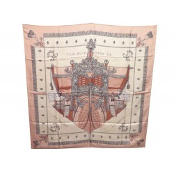 FOULARD HERMES VUE DU CARROSSE HUGO GRYGKAR CARRE EN SOIE ROSE SILK SCARF 350€