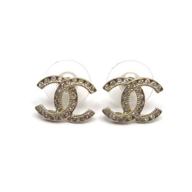 NEUF BOUCLES D OREILLES CHANEL LOGO CC STRASS & METAL DORE GOLDEN EARRINGS 350€