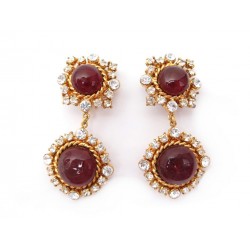 NEUF BOUCLES D'OREILLES CHANEL PENDANTES EN METAL DORE ET STRASS EARRINGS 570€