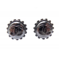 BOUCLES D OREILLES CHANEL PUCES METAL GRIS ANTHRACITE LOGO CC METAL EARRING 390 