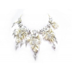 COLLIER CHRISTIAN DIOR FLEURS ET STRASS EN METAL ARGENTE + BOITE NECKLACE 850€