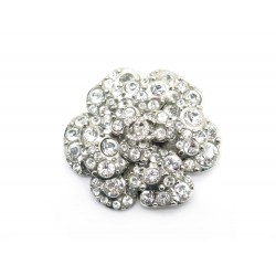 NEUF BROCHE CHANEL CAMELIA STRASS LOGO CC EN METAL ARGENTE NEW BROCCH 860€