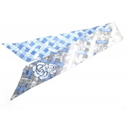 FOULARD CHANEL CAMELIA SLIM BANDEAU TWILLY SOIE BLEU 156 X 10 CM SILK SCARF 190€