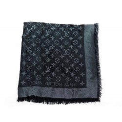 CHALE LOUIS VUITTON MONOGRAM SHINE M74123 EN SOIE NOIR + BOITE SILK SCARF 500€