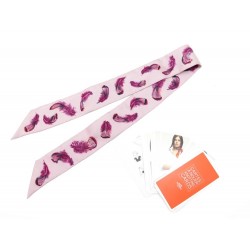 NEUF FOULARD HERMES TWILLY LES PLUMES EN SOIE VIOLET + CARTES A NOUER SILK SCARF