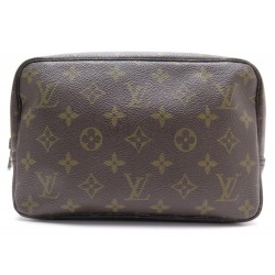 VINTAGE POCHETTE LOUIS VUITTON TROUSSE DE TOILETTE 23 TOILE MONOGRAM CLUTCH 550€