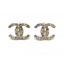 NEUF BOUCLES D'OREILLES CHANEL LOGO CC STRASS & PERLES METAL DORE EARRINGS 360€