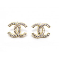 NEUF BOUCLES D'OREILLES CHANEL LOGO CC STRASS EN METAL DORE NEW EARRINGS 390€