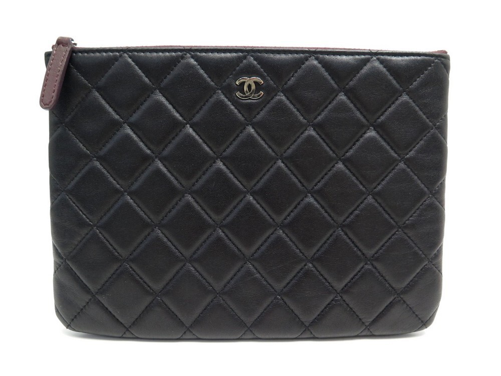 Pochette sale chanel matelassée