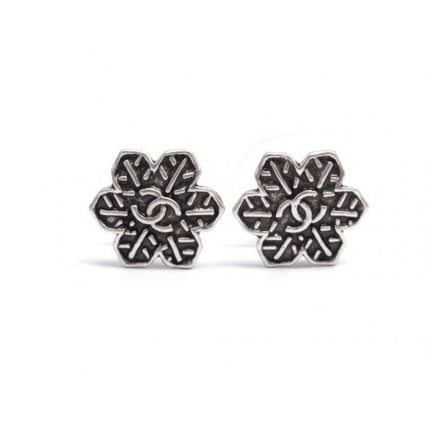 NEUF BOUCLES D OREILLES CHANEL LOGO CC FLOCONS DE NEIGE SNOWFLAKE EARRINGS 350€