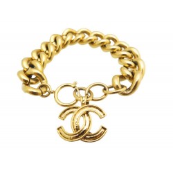 BRACELET CHANEL GOURMETTE EN METAL DORE PENDENTIF LOGO CC PENDANT CURB 590€