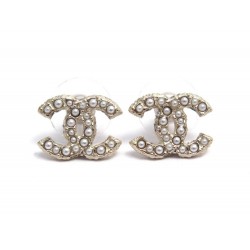 NEUF BOUCLES D'OREILLES CHANEL LOGO CC & PERLES A64766 METAL DORE EARRINGS 360€