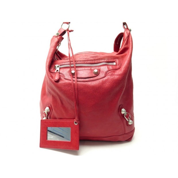 BALENCIAGA Everyday camera bag Red 552370 Leather– GALLERY RARE Global  Online Store
