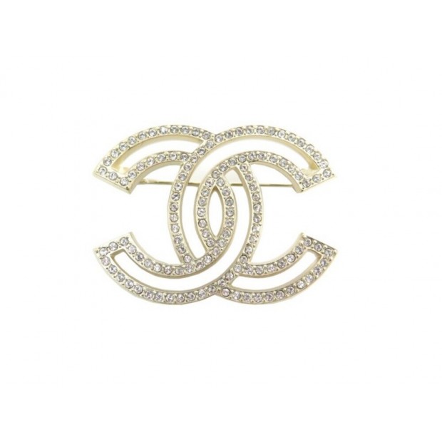 Chanel beige flap. Chanel brooch. #broochchanel