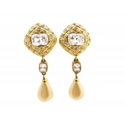 BOUCLES D'OREILLES CHANEL A CLIPS PENDANTES DORE & PIERRES STRASS EARRINGS 500€