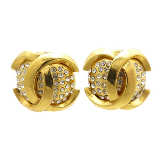 BOUCLES D'OREILLES CHANEL SPHERES A CLIP METAL DORE STRASS LOGO CC EARRINGS 400€