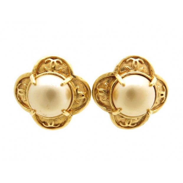 BOUCLES D'OREILLES CHANEL TREFLES A CLIPS METAL DORE PERLE LOGO CC EARRINGS 340€