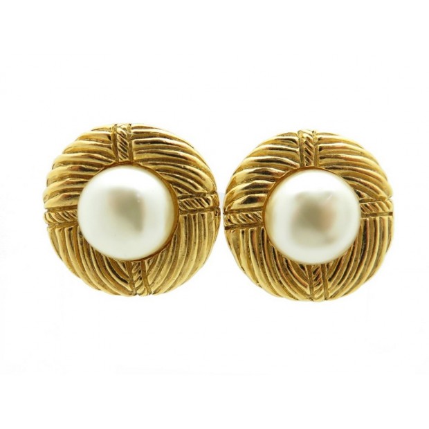 NEUF BOUCLES D'OREILLES CHANEL PERLES RONDES A CLIPS METAL DORE EARRINGS 380€