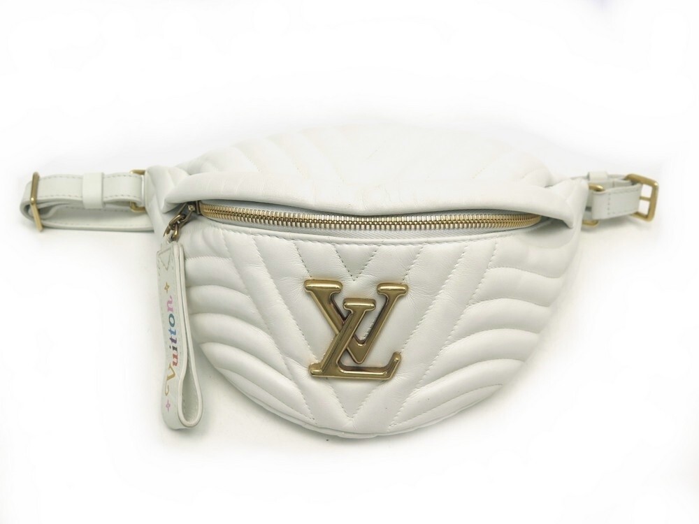 Bum bag / sac ceinture leather handbag Louis Vuitton White in
