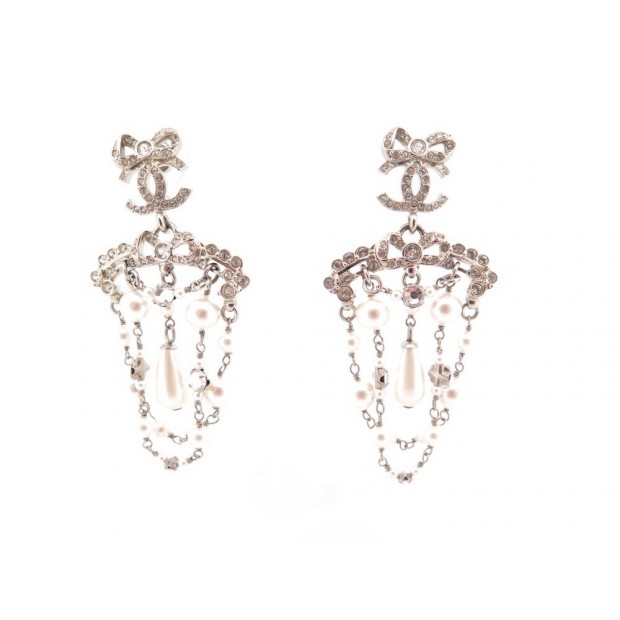 NEUF BOUCLES D'OREILLES CHANEL NOEUD LOGO CC STRASS PERLE ARGENTE EARRINGS 890€