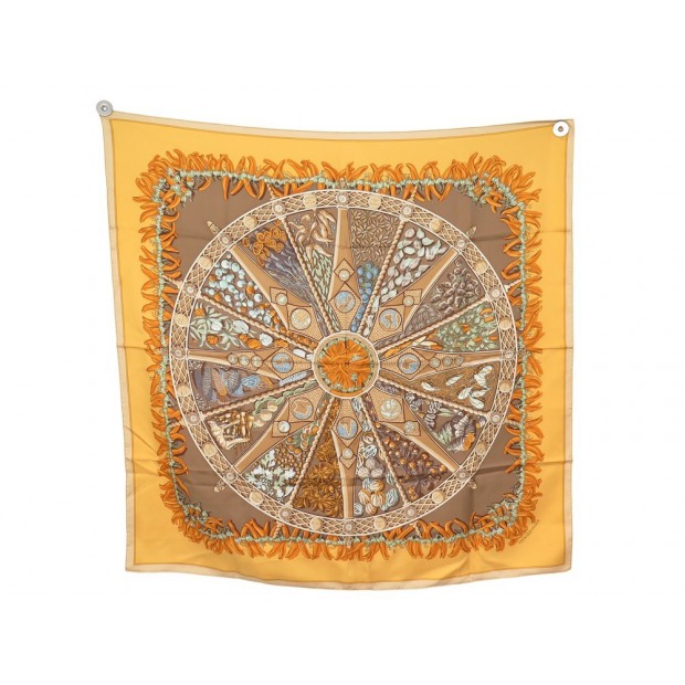 FOULARD HERMES AU PAYS DES EPICES EN SOIE JAUNE YELLOW SILK SCARF 460€