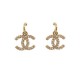 NEUF BOUCLES D'OREILLES CHANEL LOGO CC PENDANTES PERLES PEARLS EARRINGS 1020€