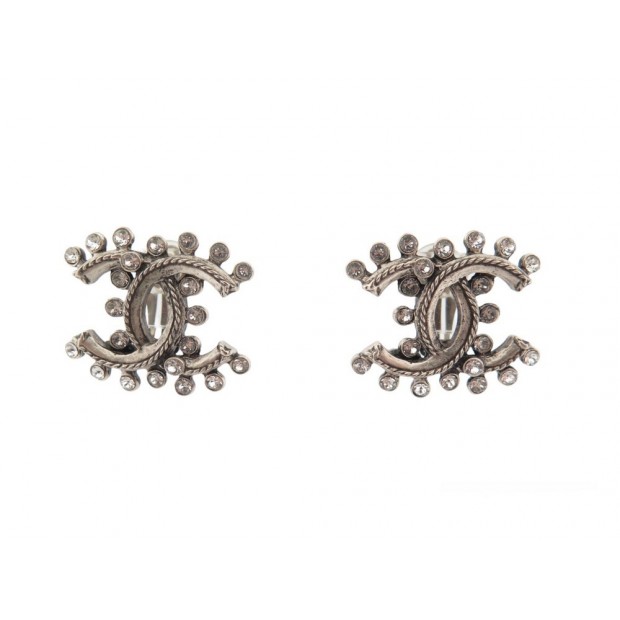 NEUF BOUCLES D'OREILLES CHANEL LOGO CC STRASS ET METAL ARGENTE NEW EARRINGS 650€