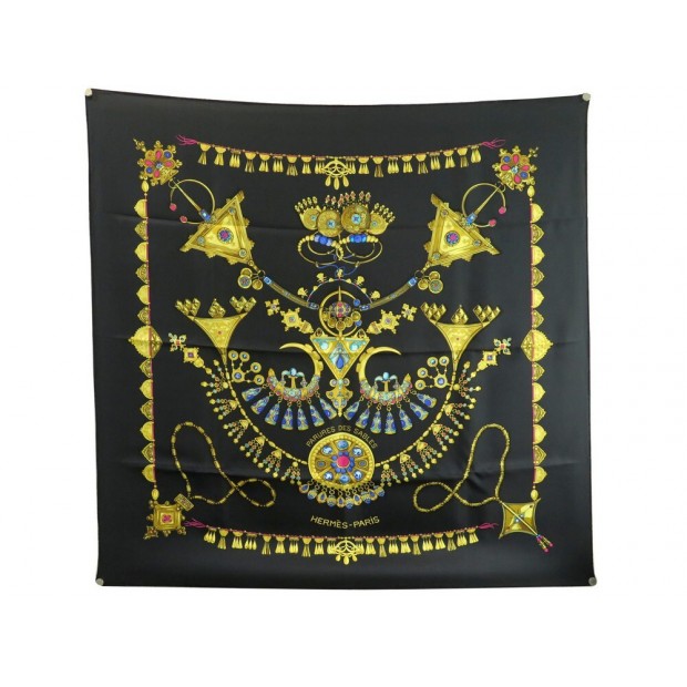 NEUF FOULARD HERMES PARURES DES SABLES CARRE SOIE NOIRE BOURTHOUMIEUX SCARF 495€