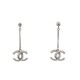 NEUF BOUCLES D'OREILLES CHANEL PENDANTES LOGO CC EN METAL ARGENTE EARRINGS 790€