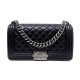 SAC A MAIN CHANEL BOY MEDIUM A67086 BANDOULIERE CUIR NOIR LEATHER HAND BAG 6350€