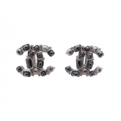 BOUCLES D'OREILLES CHANEL LOGO CC METAL PERLES NOIRES & STRASS SAC EARRINGS 500€