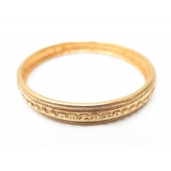 BRACELET CHANEL JONC EN METAL DORE MOTIFS INSCRIPTIONS & ETOILES GOLDEN BANGLE