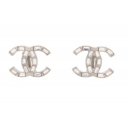 NEUF BOUCLES D'OREILLES CHANEL LOGO CC & STRASS EN METAL ARGENTE EARRINGS 650€