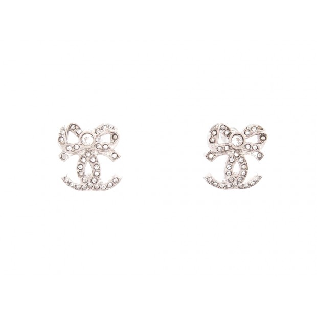 NEUF BOUCLE D'OREILLES CHANEL LOGO CC NOEUD ET STRASS METAL STEEL EARRING 530€