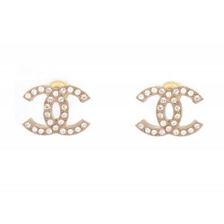 BOUCLES D'OREILLES CHANEL LOGO CC & STRASS METAL DORE GOLDEN STEEL EARRING 650€