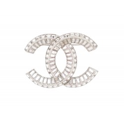 NEUF BROCHE CHANEL LOGO CC STRASS EN METAL ARGENTE SILVERED STEEL BROOCH 750€