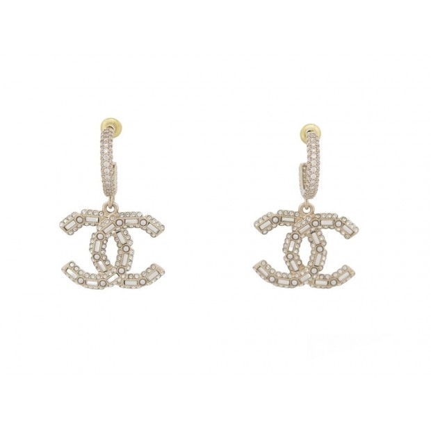 NEUF BOUCLES D'OREILLES CHANEL PENDANTES LOGO CC PERLES & STRASS EARRINGS 830€