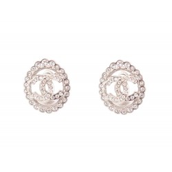 NEUF BOUCLES D'OREILLES CHANEL PUCES LOGO CC STRASS METAL ARGENTE EARRING 850€