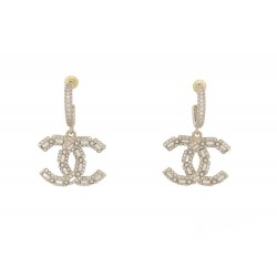 NEUF BOUCLES D'OREILLES CHANEL PENDANTES LOGO CC PERLES & STRASS EARRINGS 830€