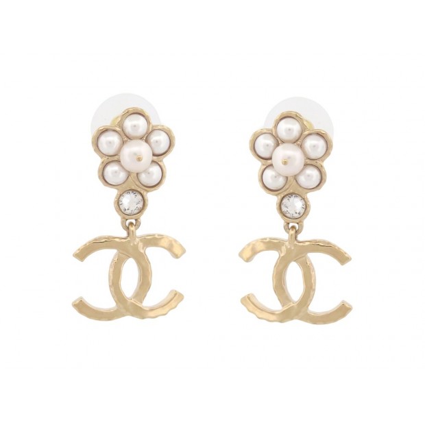 NEUF BOUCLES D'OREILLES CHANEL PENDANTES LOGO CC PERLES ET STRASS EARRINGS 920€