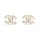 NEUF BOUCLES D'OREILLES CHANEL LOGO CC NACRE BLANCHE & METAL DORE EARRINGS 800€