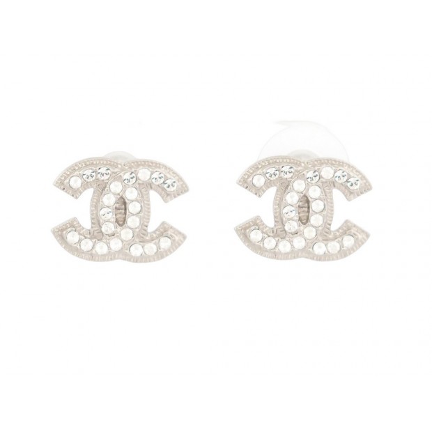 NEUF BOUCLES D'OREILLES CHANEL LOGO CC & STRASS ARGENTE SILVERED EARRINGS 650€